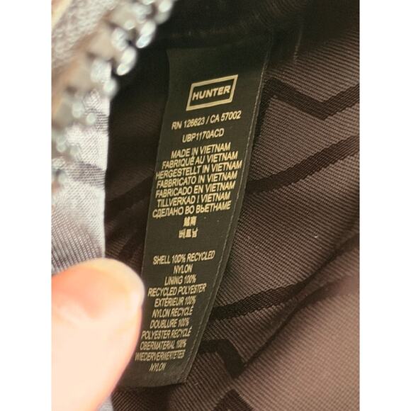 HUNTER Nylon Keeper Phone Pouch – Dark Olive – NWT - Picture 6 of 7